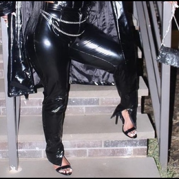 Slippery wet latex pants - Picture 3 of 4